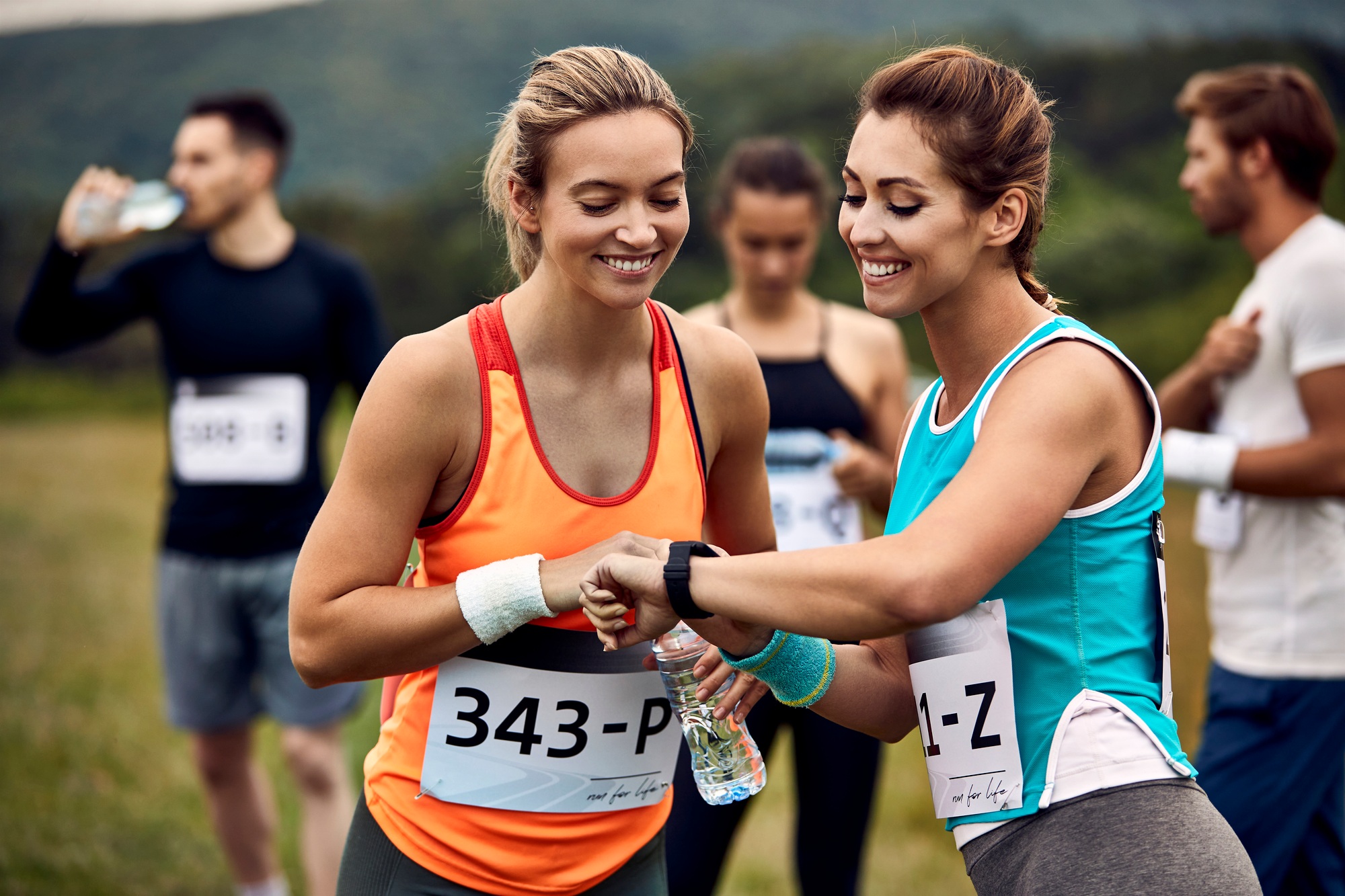 Look, I'm tracking my heart rate on this smart watch!